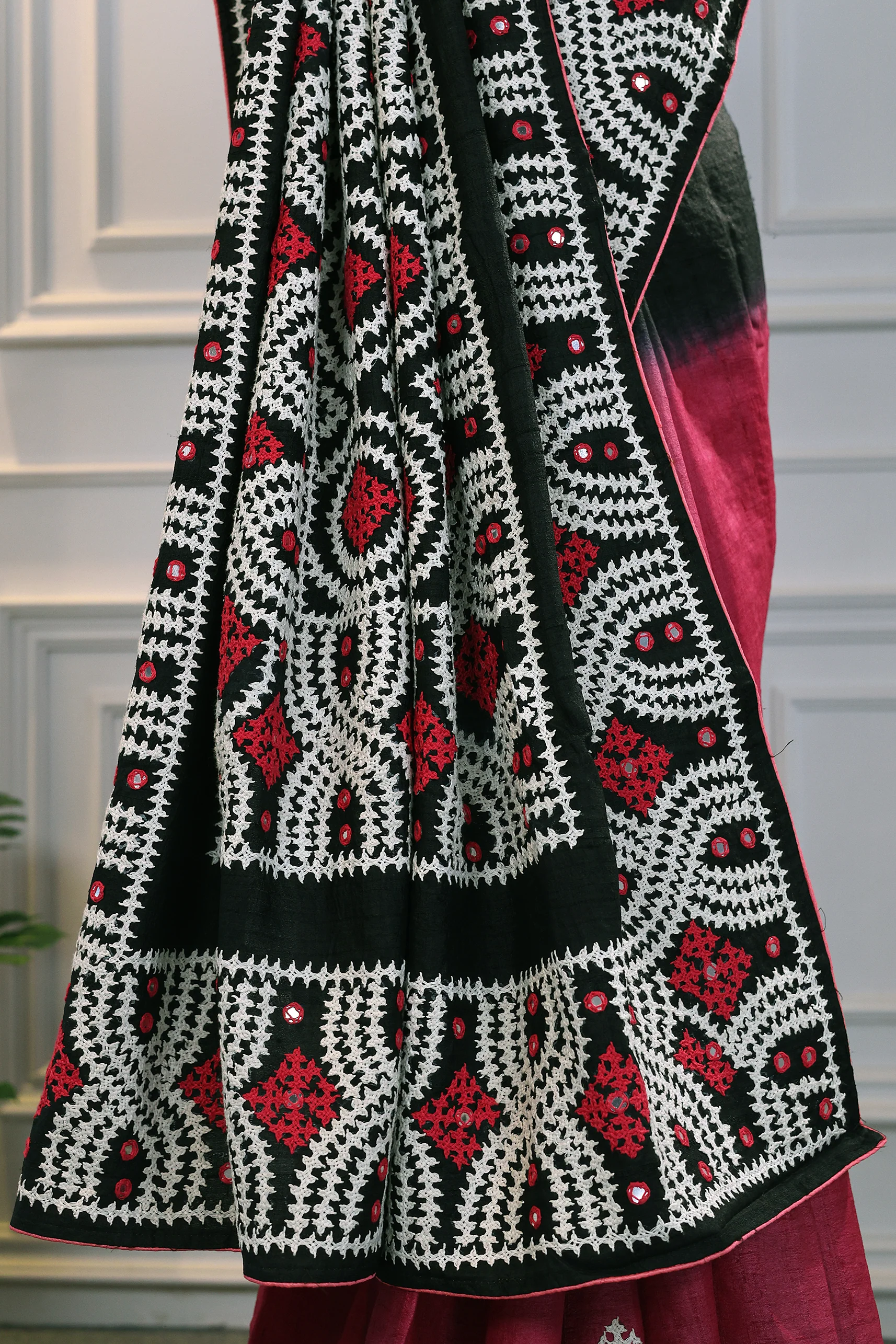 Tussar Hand Gujarati - Image 3