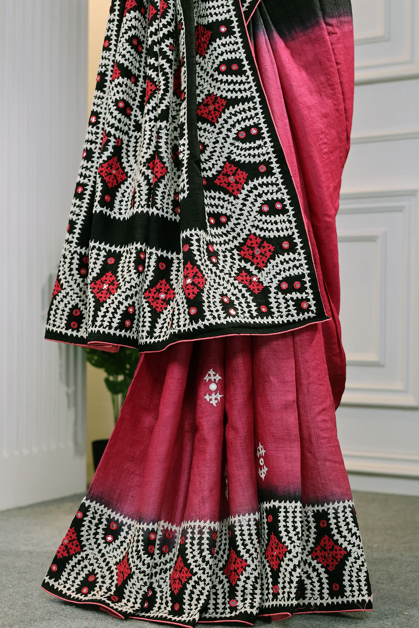 Tussar Hand Gujarati - Image 4